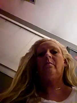 Snapshot of Southern_Bella chatting on 09/25/25, 12:47 Southern Bella online show from 09/25/25, 12:47