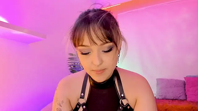 Snapshot of Gloomydoll chatting on 11/06/25, 06:42 Gloomydoll online show from 11/06/25, 06:42