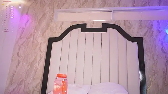 Snapshot of mia_colin1_ chatting on 11/14/25, 08:18 mia colin1 online show from 11/14/25, 08:18