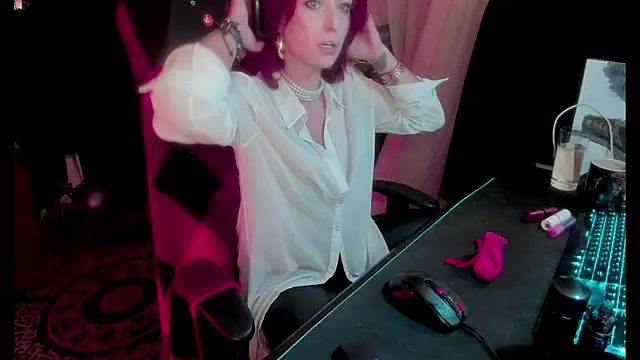 Snapshot of astarrot chatting on 10/28/25, 07:16 astarrot online show from 10/28/25, 07:16