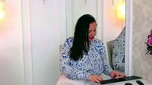 Snapshot of JudithCombs chatting on 12/11/24, 12:55 JudithCombs online show from 12/11/24, 12:55
