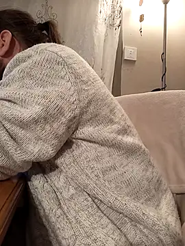 Snapshot of teekoine1 chatting on 10/17/25, 09:28 teekoine1 online show from 10/17/25, 09:28