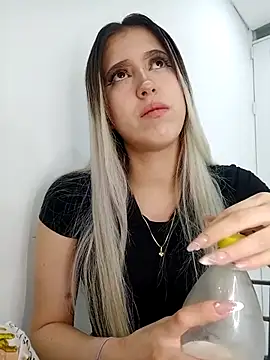 Snapshot of eva-2023 chatting on 10/25/25, 02:08 eva-2023 online show from 10/25/25, 02:08