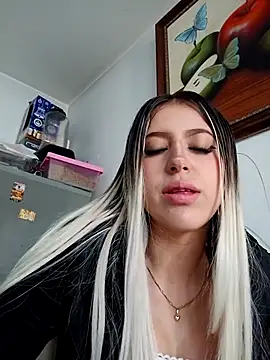 Snapshot of eva-2023 chatting on 11/12/25, 01:55 eva-2023 online show from 11/12/25, 01:55