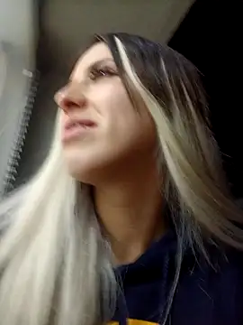 Snapshot of eva-2023 chatting on 11/14/25, 02:10 eva-2023 online show from 11/14/25, 02:10