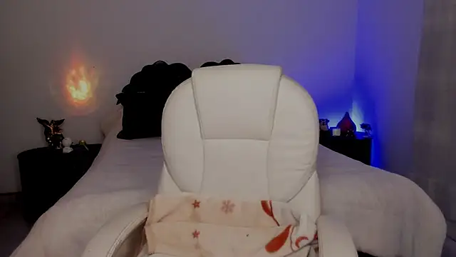 emilydolshe2 online show from 10/24/25, 02:24