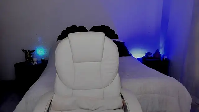 Snapshot of emilydolshe2 chatting on 11/11/25, 01:55 emilydolshe2 online show from 11/11/25, 01:55