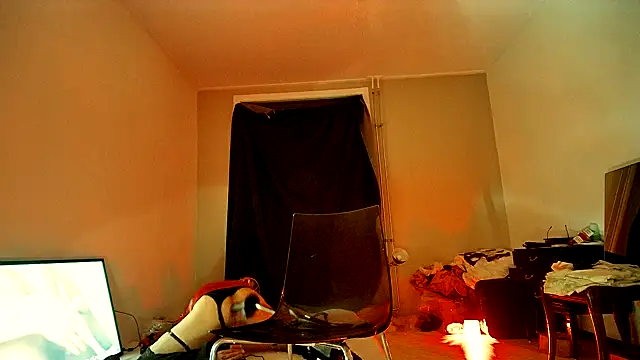 Snapshot of CharlotteVixxens chatting on 03/03/25, 08:32 CharlotteVixxens online show from 03/03/25, 08:32