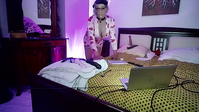 CharlotteVixxens online show from 05/21/26, 12:17