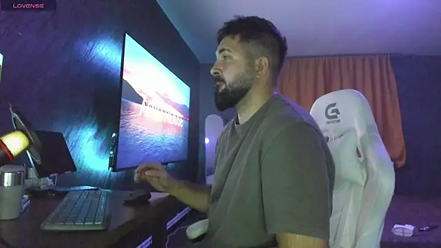 Snapshot of Eduu2322 chatting on 10/21/25, 09:15 Eduu2322 online show from 10/21/25, 09:15