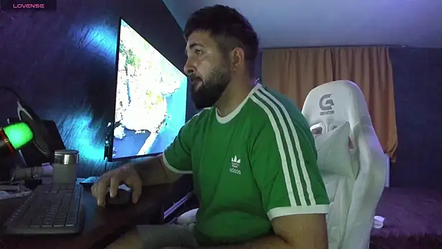 Snapshot of Eduu2322 chatting on 10/28/25, 09:28 Eduu2322 online show from 10/28/25, 09:28