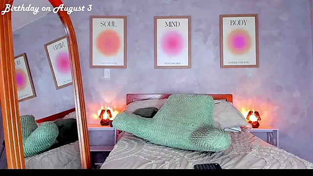 Snapshot of AliceBanks chatting on 07/28/26, 02:13 AliceBanks online show from 07/28/26, 02:13