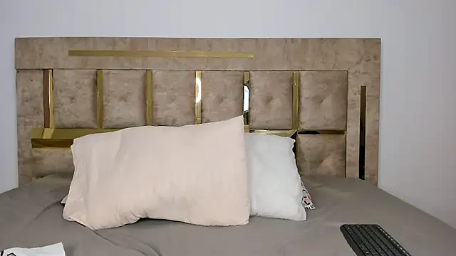 Snapshot of thecrazyadamss_ chatting on 10/04/25, 02:09 thecrazyadamss  online show from 10/04/25, 02:09