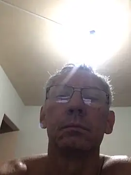 Snapshot of eleno1542 chatting on 10/28/25, 07:56 eleno1542 online show from 10/28/25, 07:56