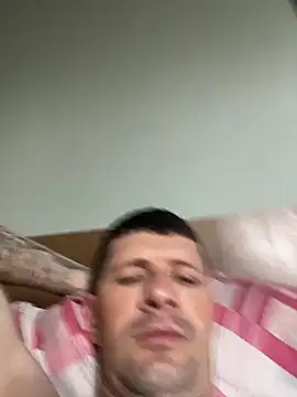Snapshot of Juliano2289 chatting on 04/15/26, 06:26 Juliano2289 online show from 04/15/26, 06:26