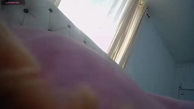 xairaruiz  online show from 12/31/24, 05:07