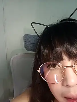 Snapshot of Chall_mee chatting on 10/12/25, 01:21 Chall mee online show from 10/12/25, 01:21