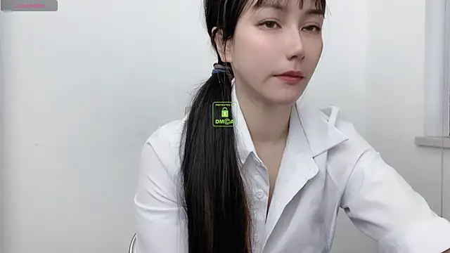 Snapshot of LIsha--170 chatting on 02/20/25, 02:40 LIsha--170 online show from 02/20/25, 02:40