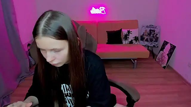 Snapshot of HelloRoxy chatting on 10/06/25, 07:00 HelloRoxy online show from 10/06/25, 07:00