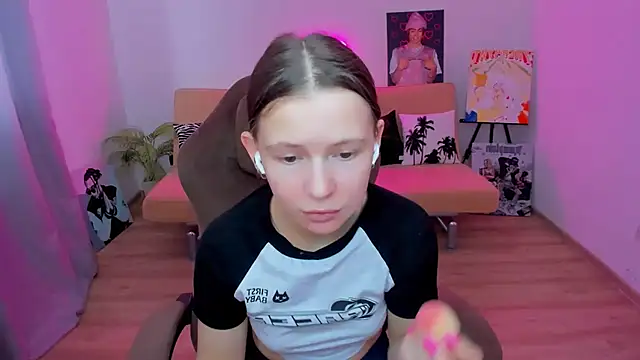 Snapshot of HelloRoxy chatting on 10/21/25, 05:41 HelloRoxy online show from 10/21/25, 05:41