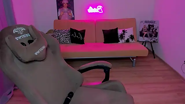 Snapshot of HelloRoxy chatting on 10/25/25, 08:03 HelloRoxy online show from 10/25/25, 08:03