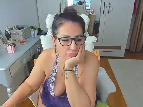 karenncougar online show from 02/08/25, 05:50