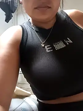 Snapshot of stefanie010 chatting on 12/03/25, 07:23 stefanie010 online show from 12/03/25, 07:23