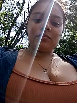 Snapshot of stefanie010 chatting on 12/14/25, 05:07 stefanie010 online show from 12/14/25, 05:07