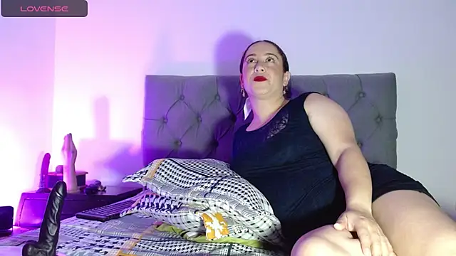 mia-luna-x online show from 01/21/25, 11:55