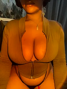 YellowHoneyDip online show from 12/08/24, 06:22