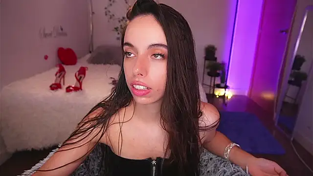 Snapshot of Dayna_Nebula chatting on 09/20/25, 12:17 Dayna Nebula online show from 09/20/25, 12:17