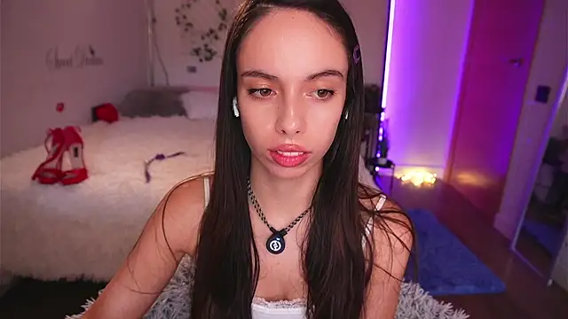 Snapshot of Dayna_Nebula chatting on 10/13/25, 08:25 Dayna Nebula online show from 10/13/25, 08:25