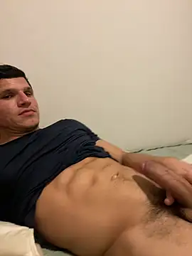 Snapshot of pedrovkr3 chatting on 05/18/26, 11:21 pedrovkr3 online show from 05/18/26, 11:21