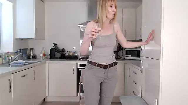 British Goddess Anna online show from 07/04/26, 08:09
