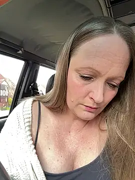 Snapshot of HoneyBluex chatting on 02/27/25, 01:38 HoneyBluex online show from 02/27/25, 01:38