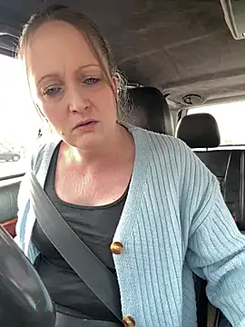 Snapshot of HoneyBluex chatting on 03/10/25, 01:43 HoneyBluex online show from 03/10/25, 01:43