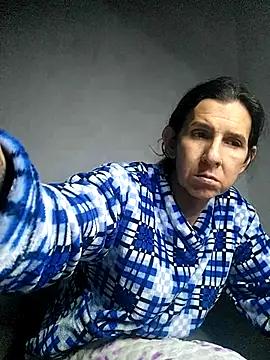 Cameron puppy online show from 12/15/25, 06:39