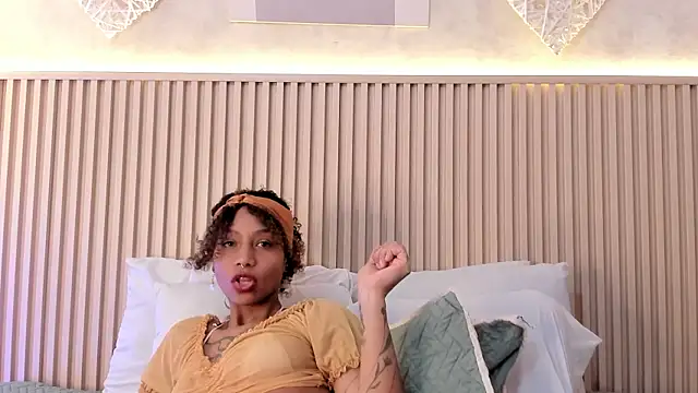 Snapshot of daiana_curly chatting on 11/07/25, 07:58 daiana curly online show from 11/07/25, 07:58