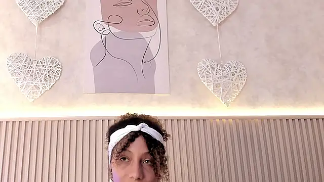 Snapshot of daiana_curly chatting on 11/11/25, 09:04 daiana curly online show from 11/11/25, 09:04