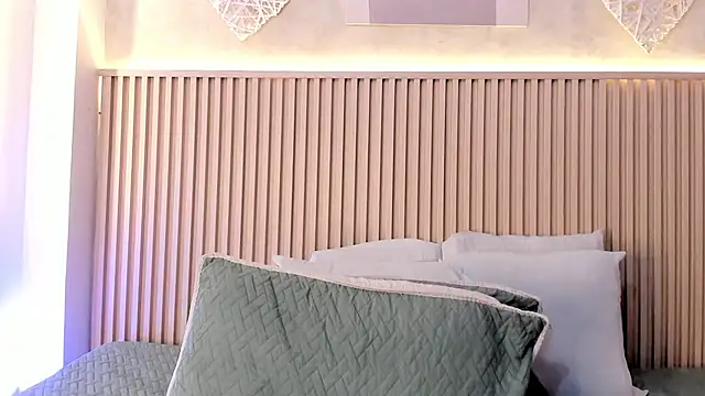 Snapshot of daiana_curly chatting on 11/24/25, 07:46 daiana curly online show from 11/24/25, 07:46