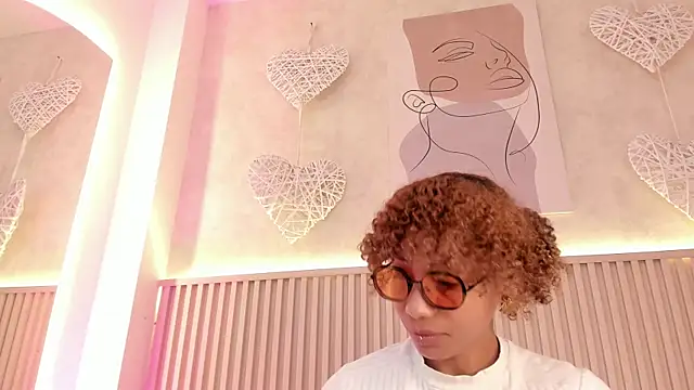 daiana curly online show from 06/24/26, 07:13