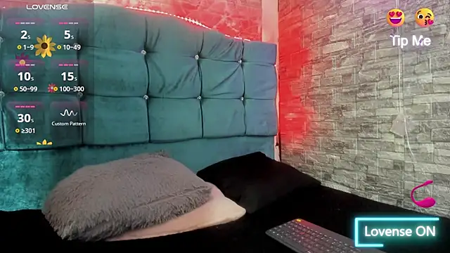 Snapshot of Cloee66 chatting on 10/02/25, 05:42 Cloee66 online show from 10/02/25, 05:42