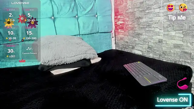 Snapshot of Cloee66 chatting on 10/14/25, 01:56 Cloee66 online show from 10/14/25, 01:56