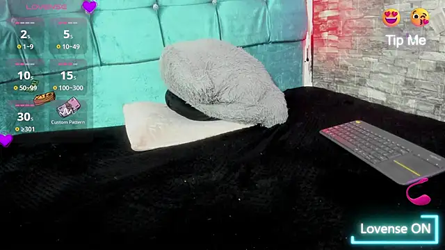 Snapshot of Cloee66 chatting on 10/24/25, 12:56 Cloee66 online show from 10/24/25, 12:56