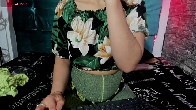 Snapshot of Cloee66 chatting on 04/17/26, 01:25 Cloee66 online show from 04/17/26, 01:25