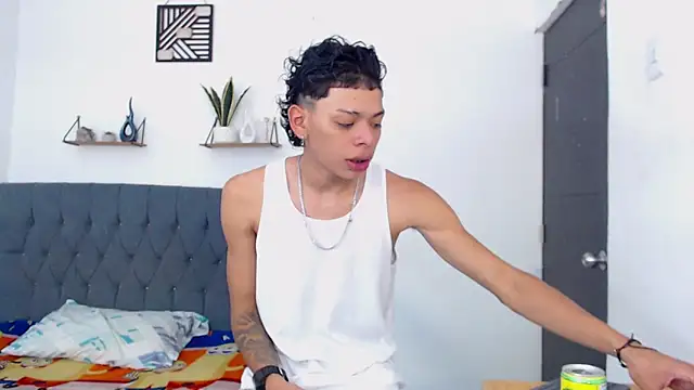 Snapshot of Harry_jhonsson chatting on 05/30/26, 11:46 Harry jhonsson online show from 05/30/26, 11:46