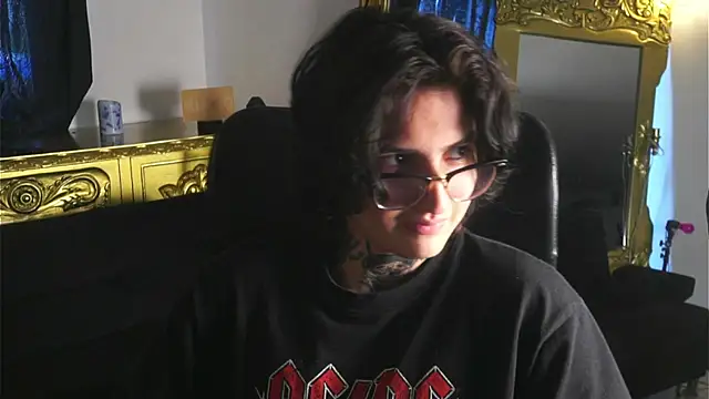 Snapshot of dantecoppolaa_ chatting on 01/06/25, 07:35 dantecoppolaa online show from 01/06/25, 07:35