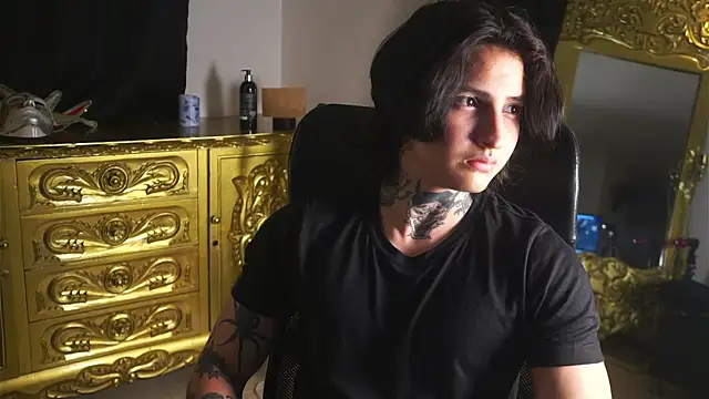 Snapshot of dantecoppolaa_ chatting on 01/20/25, 02:11 dantecoppolaa online show from 01/20/25, 02:11