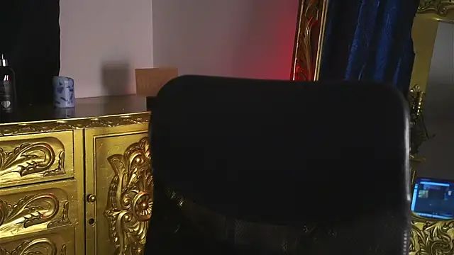 Snapshot of dantecoppolaa_ chatting on 01/21/25, 12:39 dantecoppolaa online show from 01/21/25, 12:39