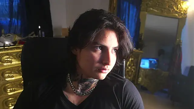 Snapshot of dantecoppolaa_ chatting on 01/23/25, 03:43 dantecoppolaa online show from 01/23/25, 03:43